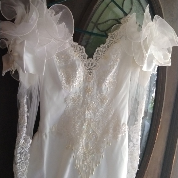 wedding dress size 12 white with sequins and pearl long train San Martin - Picture 3 of 16